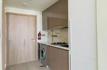 Apartment - 1 Bathroom for rent in Dubai Healthcare City - Dubai