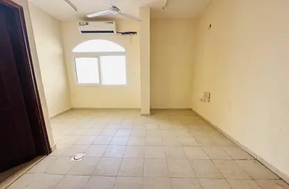 Apartment - 1 Bathroom for rent in Fire Station Road - Muwaileh - Sharjah