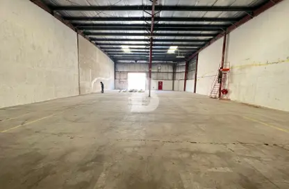 Warehouse - Studio for rent in Phase 1 - Dubai Investment Park (DIP) - Dubai