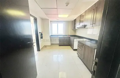 Apartment - 3 Bedrooms - 3 Bathrooms for rent in Tower 12 - Al Reef Downtown - Al Reef - Abu Dhabi