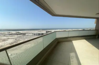 Apartment - 3 Bedrooms - 4 Bathrooms for sale in Al Khan - Sharjah