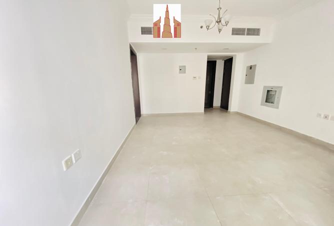 Apartment - 1 Bedroom - 2 Bathrooms for rent in Muwaileh 29 Building - Muwaileh - Sharjah