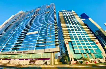 Apartment - 4 Bedrooms - 5 Bathrooms for rent in Wave tower - Corniche Road - Abu Dhabi