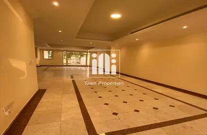 Villa - 5 Bedrooms for rent in Shakhbout City - Abu Dhabi