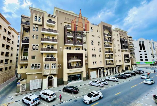 Apartment - 3 Bedrooms - 3 Bathrooms for rent in Muwaileh 3 Building - Muwaileh - Sharjah