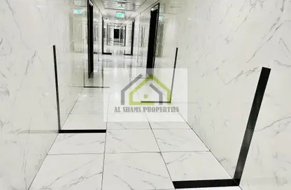 Apartment - 1 Bathroom for rent in Royal JVC Building - Jumeirah Village Circle - Dubai