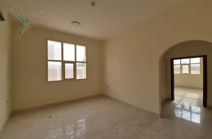 Apartment - 2 Bedrooms - 2 Bathrooms for rent in Al Dafeinah - Asharej - Al Ain