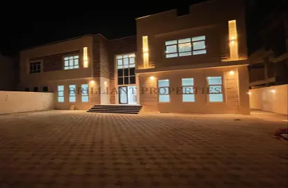 Villa - 4 Bedrooms - 6 Bathrooms for rent in Falaj Hazzaa - Al Ain