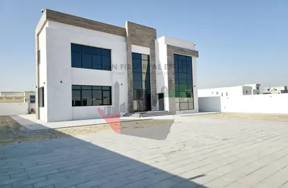 Villa - 5 Bedrooms for rent in Al Aweer 1 - Al Aweer - Dubai