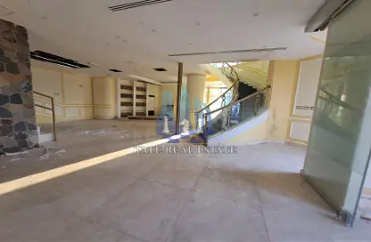 Retail - Studio - 2 Bathrooms for rent in Al Khalidiya - Abu Dhabi