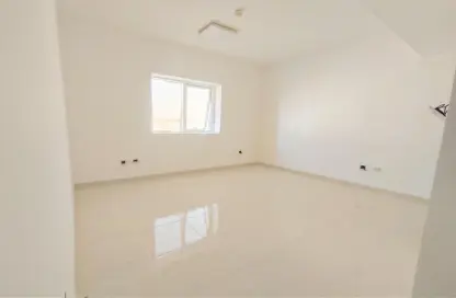 Apartment - 1 Bathroom for rent in Muwaileh 3 Building - Muwaileh - Sharjah