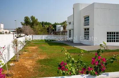 Villa - 4 Bedrooms - 4 Bathrooms for rent in Jumeira Beach Road - Jumeirah - Dubai