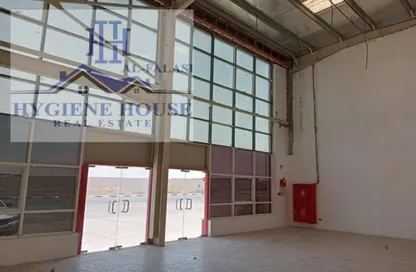 Warehouse - Studio - 6 Bathrooms for sale in Umm Al Thuoob - Umm Al Quwain