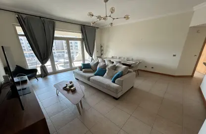 Apartment - 2 Bedrooms - 2 Bathrooms for rent in Al Sarrood - Shoreline Apartments - Palm Jumeirah - Dubai