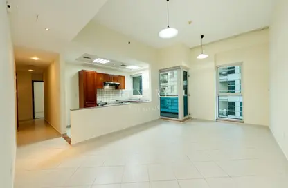 Apartment - 2 Bedrooms - 2 Bathrooms for rent in Cascades Tower - Dubai Marina - Dubai