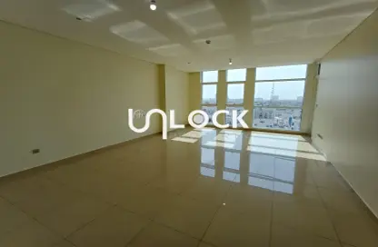 Apartment - 3 Bedrooms - 4 Bathrooms for rent in United Square - Al Khalidiya - Abu Dhabi