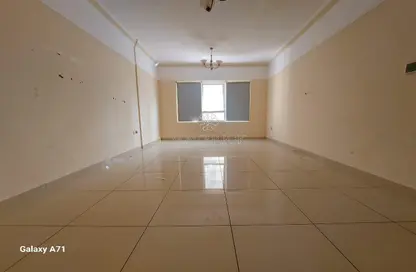 Apartment - 3 Bedrooms - 3 Bathrooms for rent in Sharjah 555 Tower - Al Khan Corniche - Al Khan - Sharjah