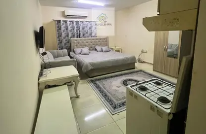 Apartment - 1 Bathroom for rent in Al Qulaya'ah - Al Sharq - Sharjah