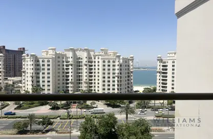 Apartment - 2 Bedrooms - 3 Bathrooms for rent in Al Anbara - Shoreline Apartments - Palm Jumeirah - Dubai