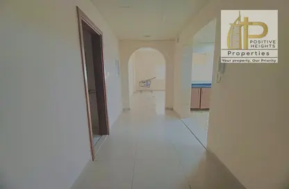 Apartment - 3 Bedrooms - 3 Bathrooms for rent in Lulu Building - Al Barsha 1 - Al Barsha - Dubai