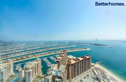 Apartment - 1 Bathroom for sale in The Palm Tower - Palm Jumeirah - Dubai