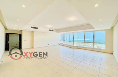 Apartment - 3 Bedrooms - 4 Bathrooms for rent in Al Mina Tower - Al Mina - Abu Dhabi