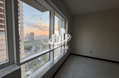 Apartment - 3 Bedrooms - 4 Bathrooms for rent in Salam Tower - Al Majaz 1 - Al Majaz - Sharjah