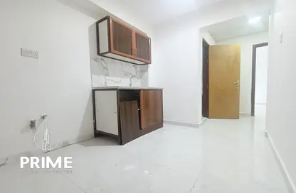 Apartment - Studio - 1 Bathroom for rent in Al Muroor Building - Sultan Bin Zayed the First Street - Muroor Area - Abu Dhabi