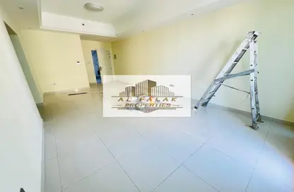 Apartment - 2 Bedrooms - 3 Bathrooms for rent in Al Khan Corniche - Al Khan - Sharjah