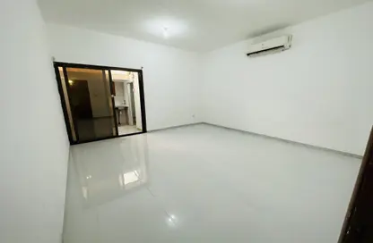 Empty Room image for: Villa - 1 Bathroom for rent in Universal Hospital Building - Airport Road - Abu Dhabi, Image 1