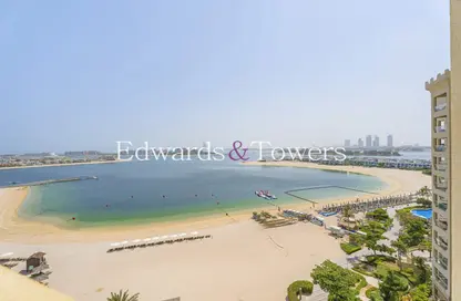 Apartment - 3 Bedrooms - 3 Bathrooms for rent in Al Msalli - Shoreline Apartments - Palm Jumeirah - Dubai