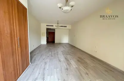 Apartment - 1 Bathroom for rent in Mulberry 2 - Emirates Gardens 2 - Jumeirah Village Circle - Dubai