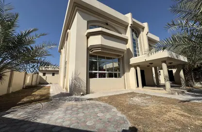 Villa - 4 Bedrooms - 5 Bathrooms for rent in Jumeirah 1 - Jumeirah - Dubai