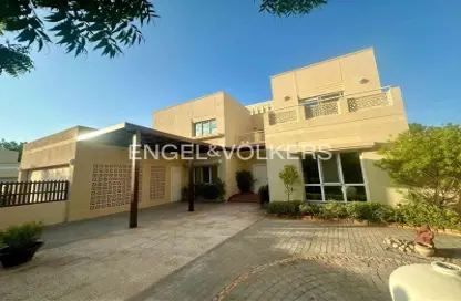 Villa - 5 Bedrooms - 6 Bathrooms for rent in Meadows 2 - Meadows - Dubai