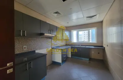 Apartment - 2 Bedrooms - 4 Bathrooms for rent in Vision Downtown - Hamdan Street - Abu Dhabi