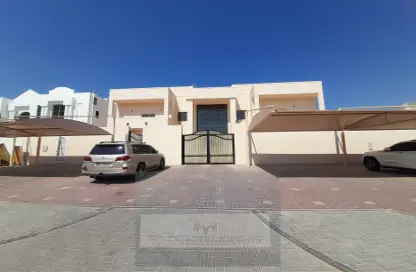 Apartment - 3 Bedrooms - 5 Bathrooms for rent in Mohamed Bin Zayed City - Abu Dhabi