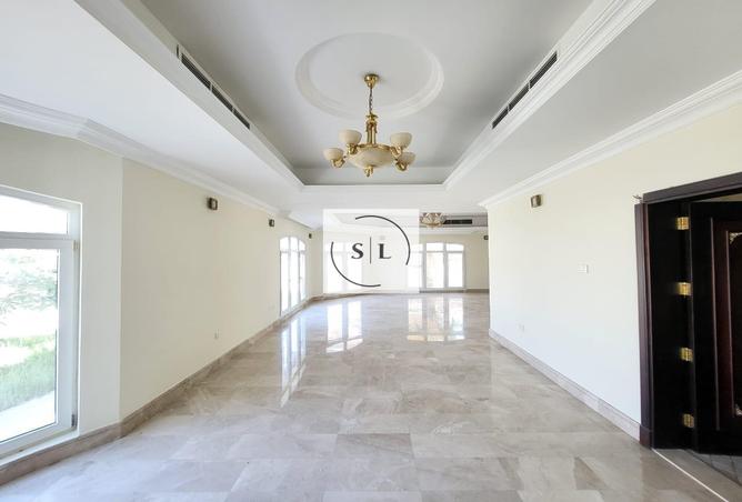 Rent in Umm Suqeim 2: Prime location,,ready to move in | Property Finder