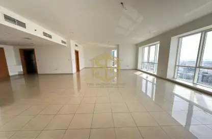 Apartment - 3 Bedrooms - 4 Bathrooms for rent in Fairmont Hotel - Sheikh Zayed Road - Dubai