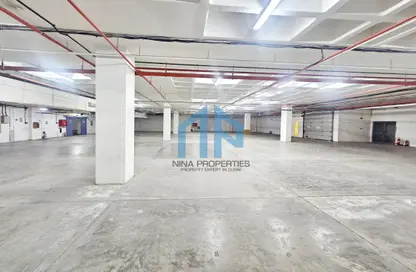 Show Room - Studio - 2 Bathrooms for rent in Al Khabisi - Deira - Dubai