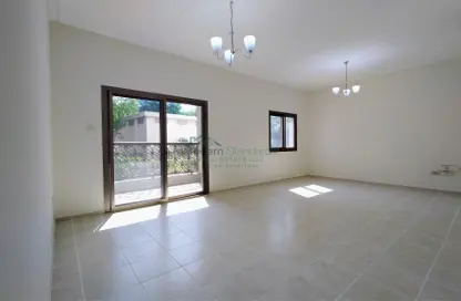 Apartment - 2 Bedrooms - 2 Bathrooms for rent in The Gardens Buildings - The Gardens - Dubai