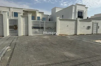 Villa - 5 Bedrooms for rent in Madinat Al Riyad - Abu Dhabi