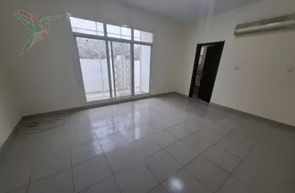 Apartment - 2 Bedrooms - 3 Bathrooms for rent in Al Dafeinah - Asharej - Al Ain