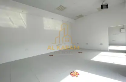 Shop - Studio for rent in Dafan Al Nakheel - Ras Al Khaimah