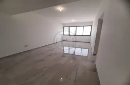 Apartment - 1 Bedroom - 1 Bathroom for rent in Owaida Tower - Airport Road - Abu Dhabi