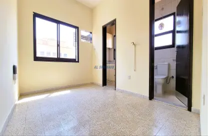 Apartment - 1 Bathroom for rent in Al Hamriya - Bur Dubai - Dubai