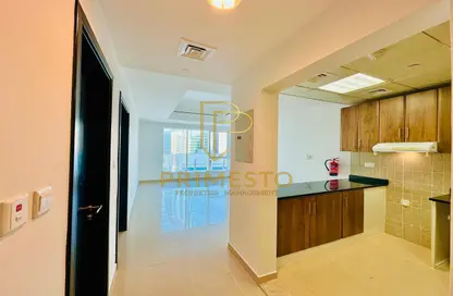 Apartment - 2 Bedrooms - 2 Bathrooms for rent in Sama Tower - Electra Street - Abu Dhabi