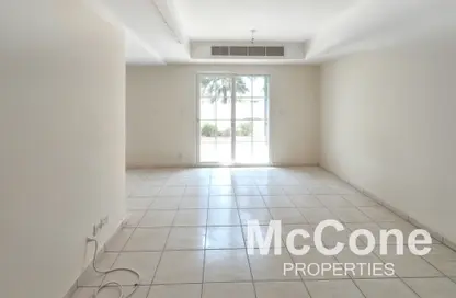 Villa - 2 Bedrooms - 3 Bathrooms for rent in Springs 12 - The Springs - Dubai