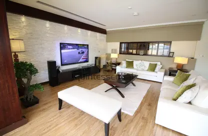 Villa - 5 Bedrooms - 5 Bathrooms for rent in Legacy - Jumeirah Park - Dubai