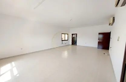 Apartment - 3 Bedrooms - 4 Bathrooms for rent in Hai Al Qalaa - Al Jaheli - Al Ain