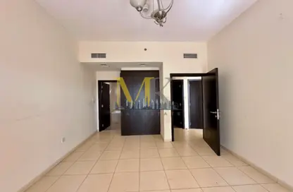 Apartment - 1 Bedroom - 1 Bathroom for rent in Farah Tower 1 - Queue Point - Dubai Land - Dubai